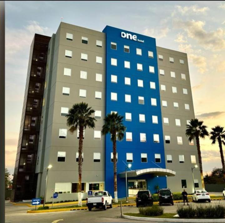 Hotel One Irapuato Esterno foto