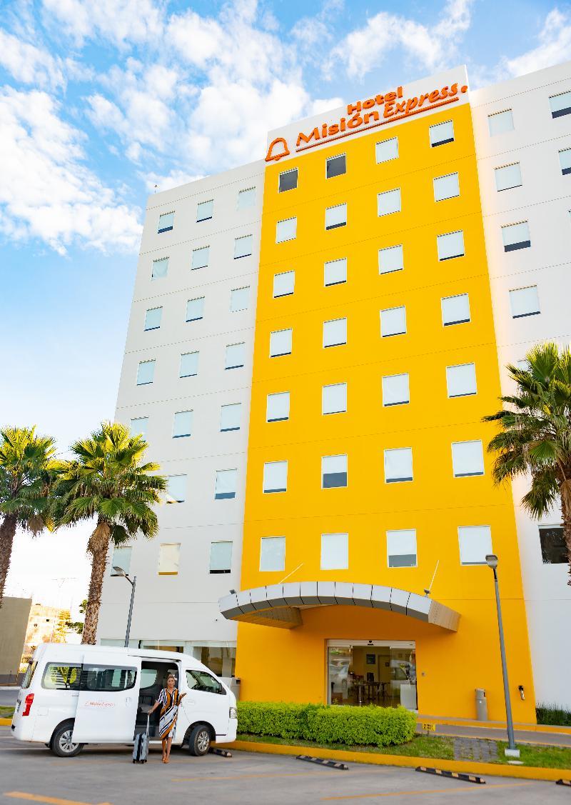 Hotel One Irapuato Esterno foto